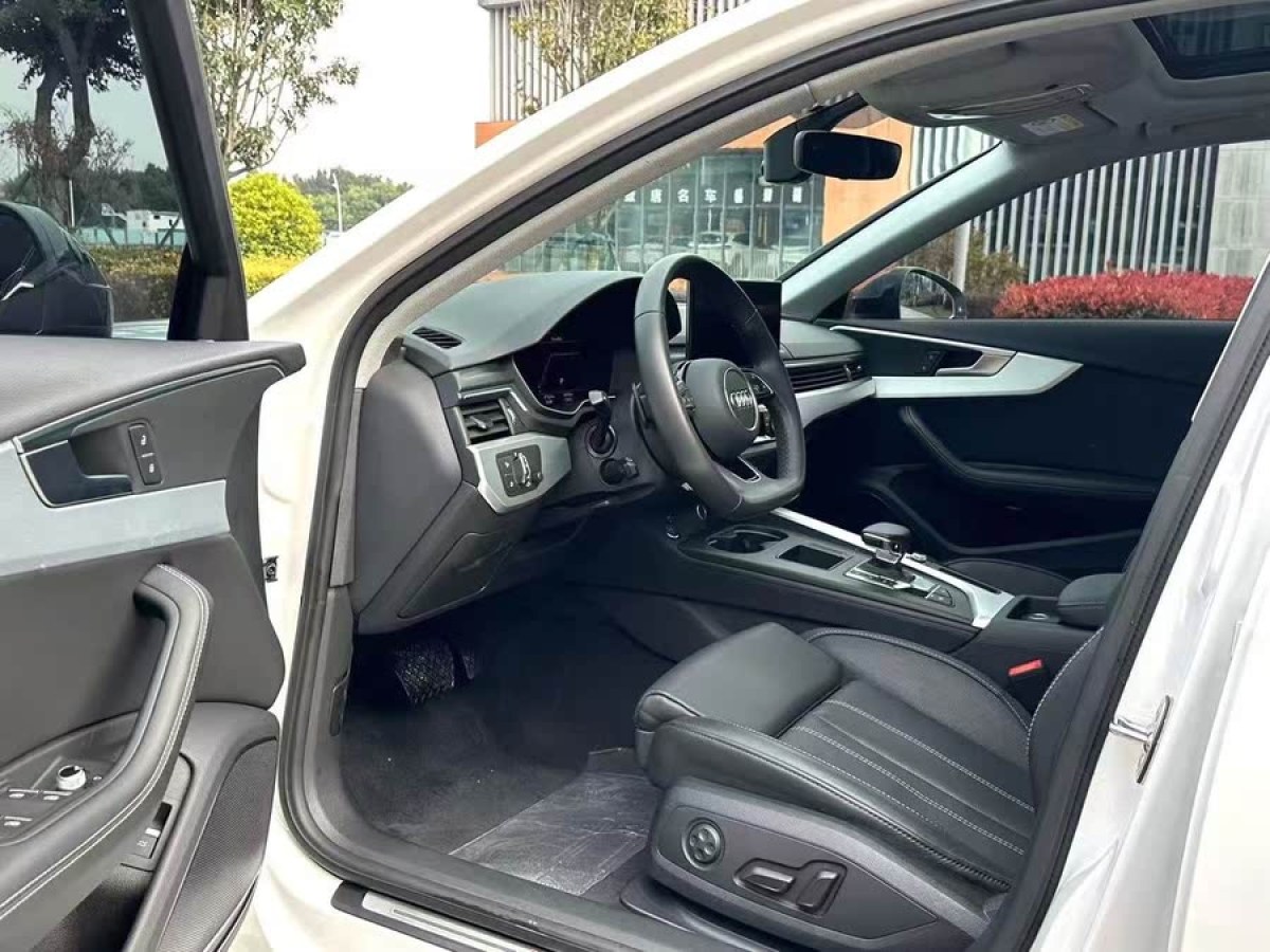 奧迪 奧迪A4L  2023款 40 TFSI 豪華動(dòng)感型圖片