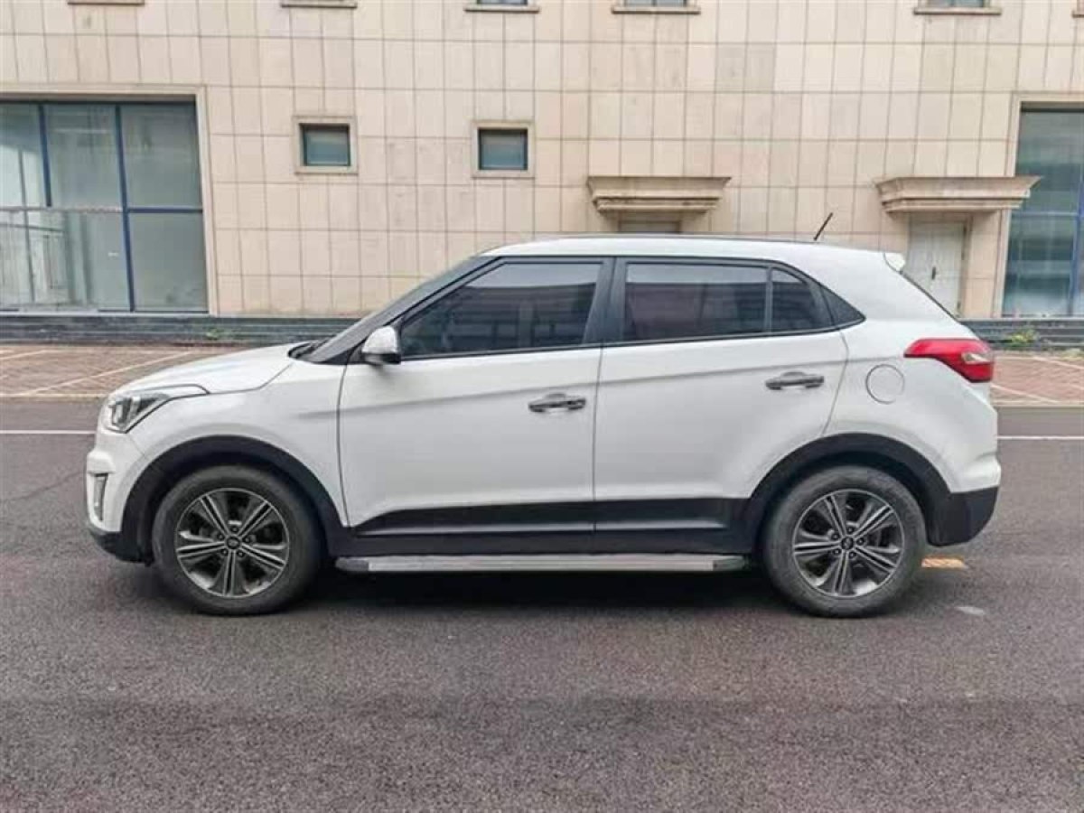 現(xiàn)代 ix25  2015款 1.6L 自動(dòng)兩驅(qū)智能型GLS圖片