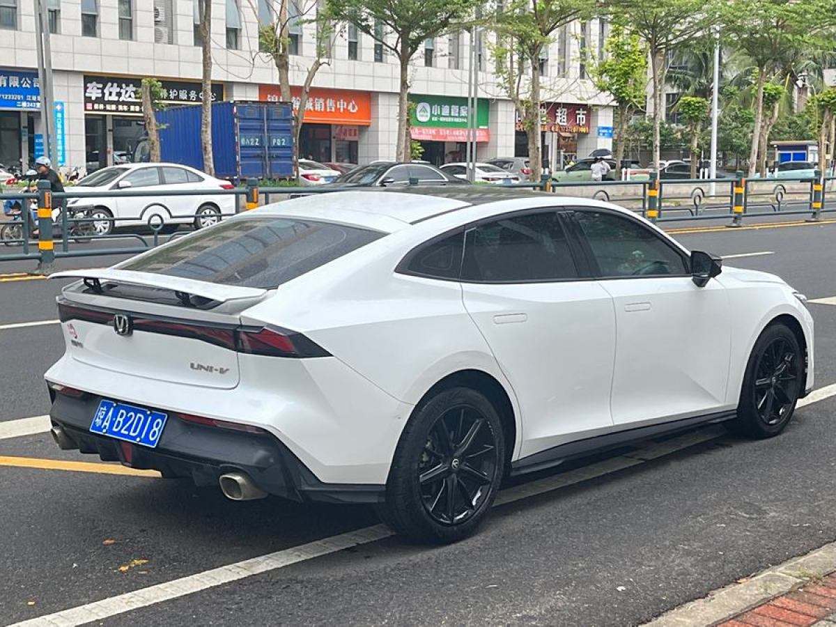 長(zhǎng)安 長(zhǎng)安UNI-V  2022款 1.5T 尊貴型圖片