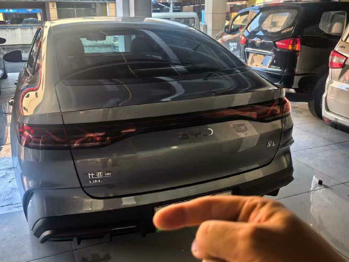 上汽大通 上汽大通MAXUS MIFA 9  2024款 超混 超長續(xù)航草原版 七座圖片