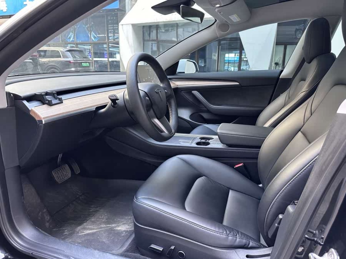特斯拉 Model 3  2021款 改款 標(biāo)準(zhǔn)續(xù)航后驅(qū)升級(jí)版圖片