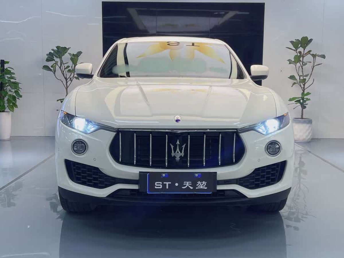 瑪莎拉蒂 Levante  2018款 3.0T 350Hp 標(biāo)準(zhǔn)版圖片