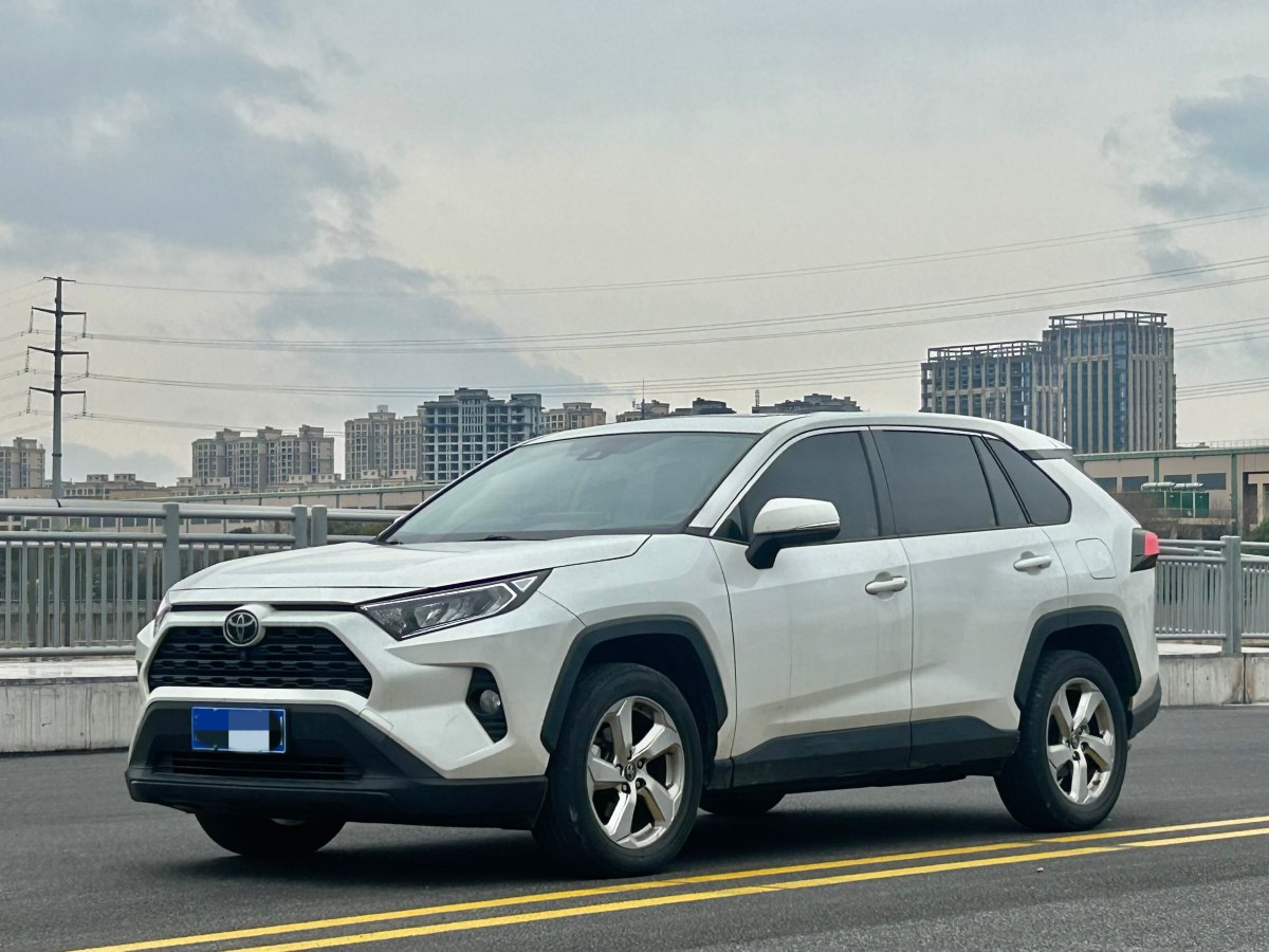 2021年2月豐田 RAV4  2018款 榮放 2.0L CVT兩驅(qū)風(fēng)尚版