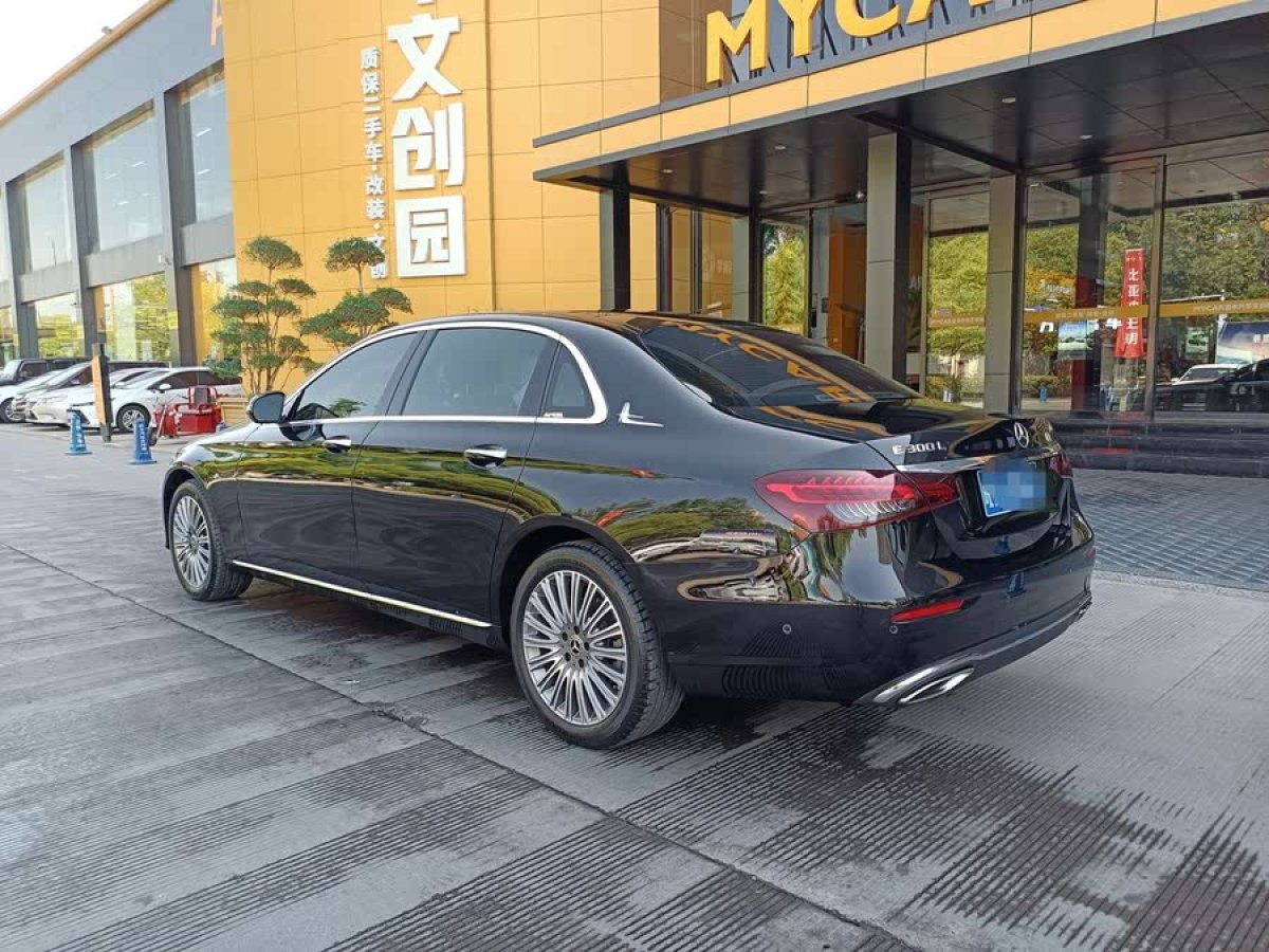 奔馳 奔馳E級(jí)  2022款 改款三 E 300 L 豪華型圖片