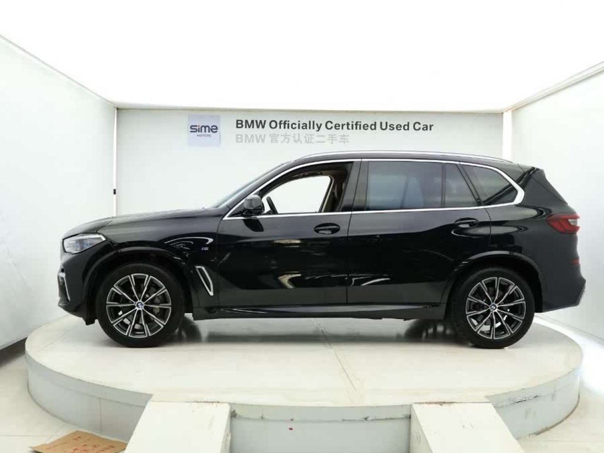 寶馬 寶馬X5  2022款 改款 xDrive 30Li 尊享型M運(yùn)動套裝圖片