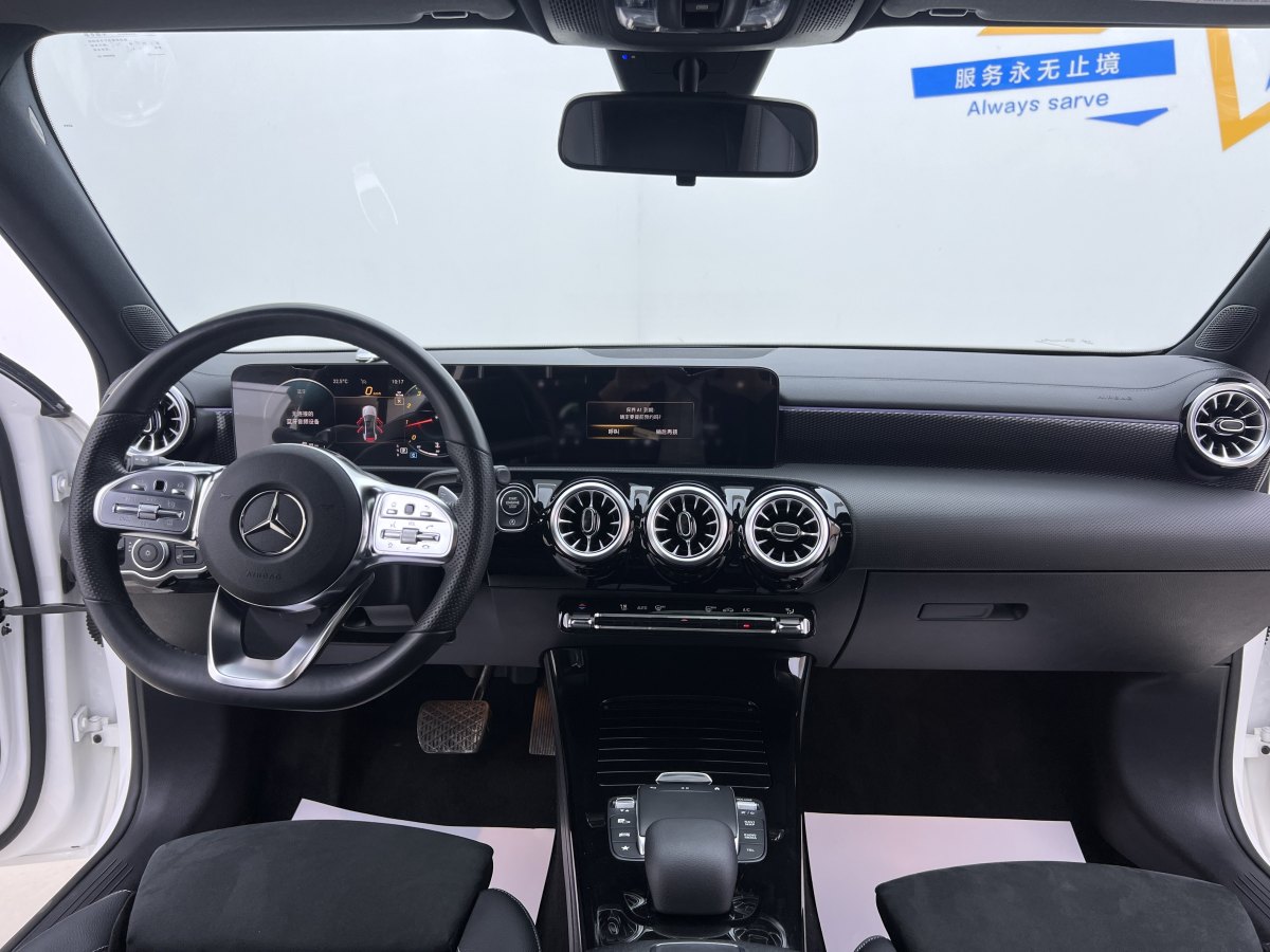 奔馳 奔馳A級(jí)  2022款 改款 A 200 L 運(yùn)動(dòng)轎車時(shí)尚型圖片