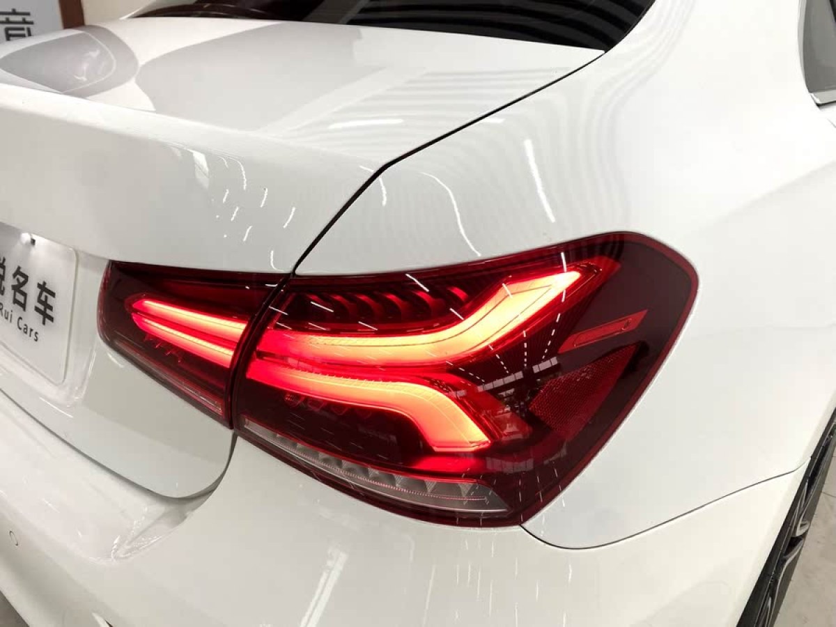 奔馳 奔馳A級(jí)  2020款 改款 A 200 L 運(yùn)動(dòng)轎車時(shí)尚型圖片