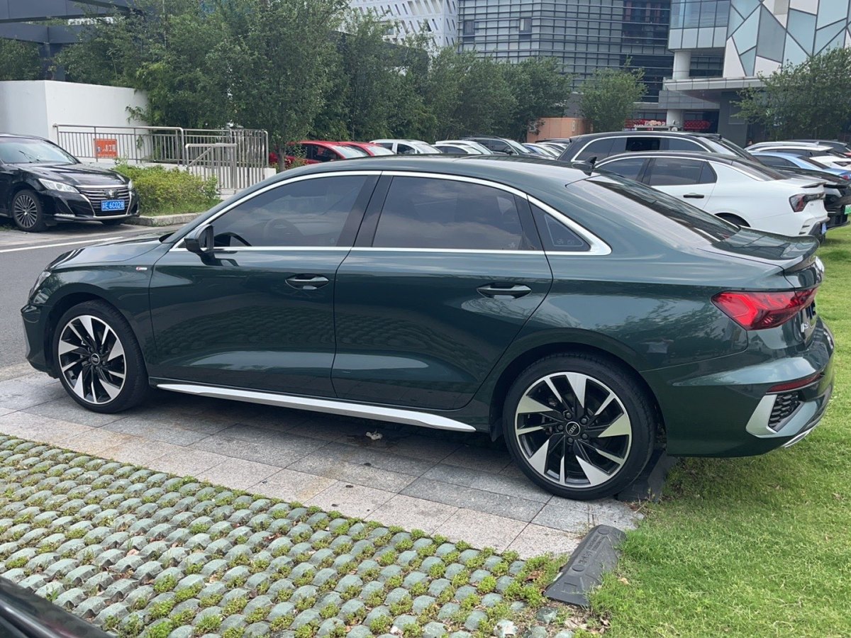 2023年9月奧迪 奧迪A3  2023款 改款 A3L Limousine 35 TFSI 時(shí)尚運(yùn)動(dòng)型
