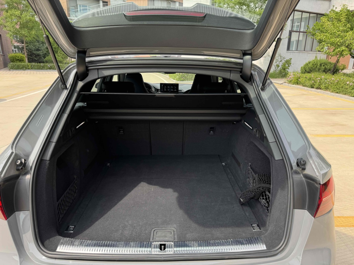 2021年3月奧迪 奧迪RS 4  2023款 RS4 Avant 暗金版