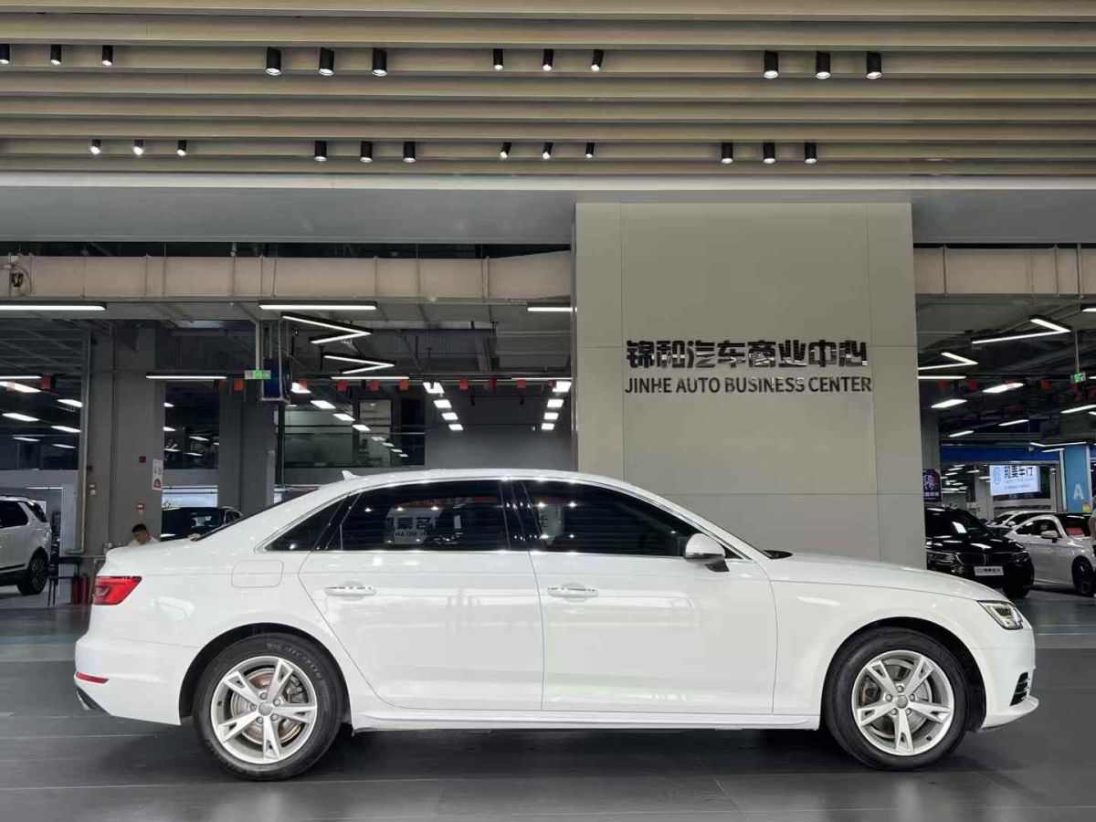 奧迪 奧迪A4L  2017款 A4L 40TFSI 時(shí)尚型圖片
