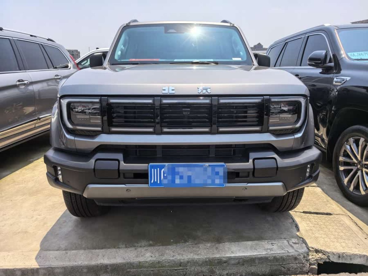 北京 BJ40  2024款 2.0T 城市獵人版 至尊型圖片
