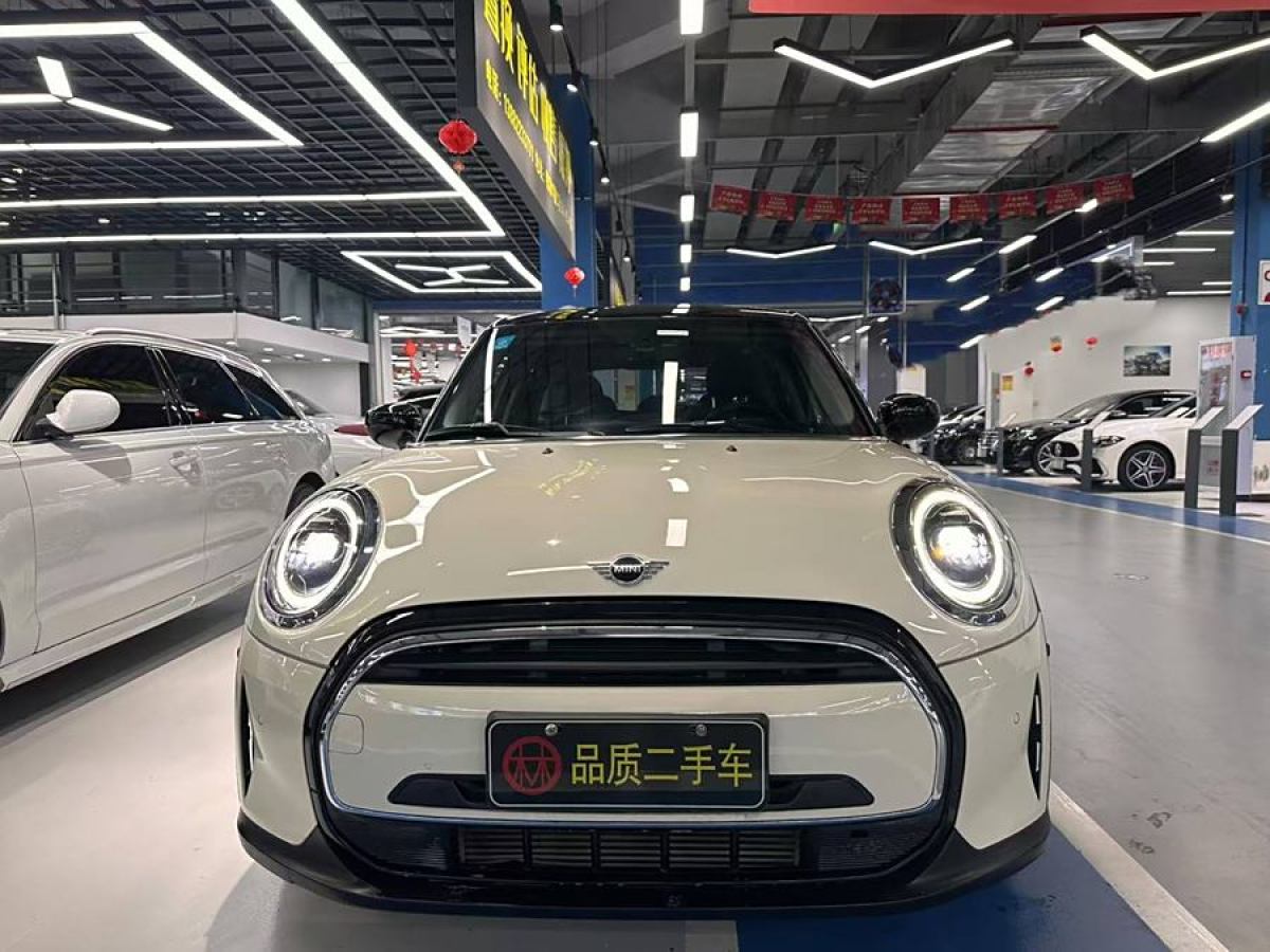 MINI MINI  2022款 改款 1.5T COOPER 經(jīng)典派 五門版圖片