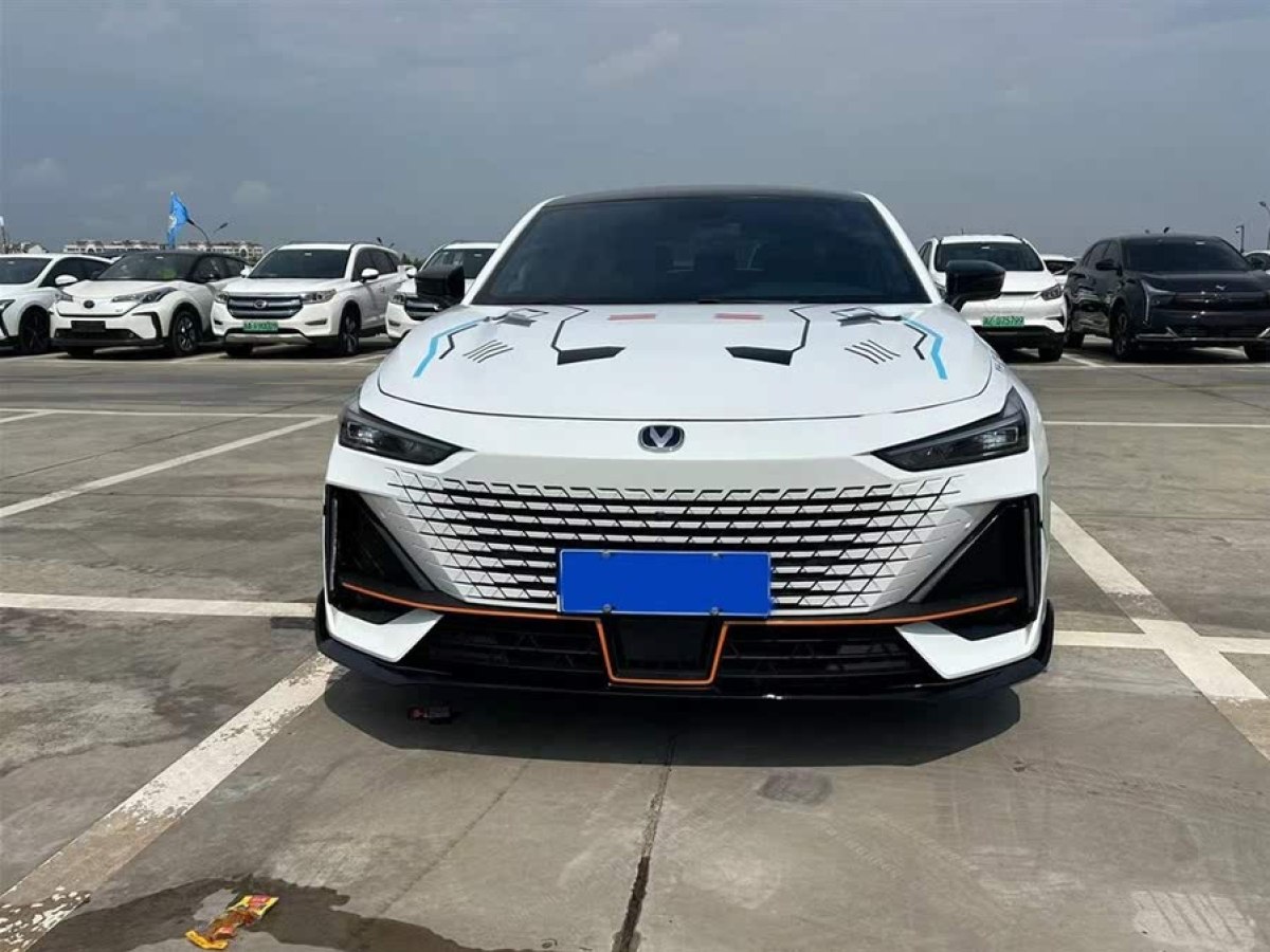 長安 長安UNI-V  2023款 1.5T 尊享型圖片