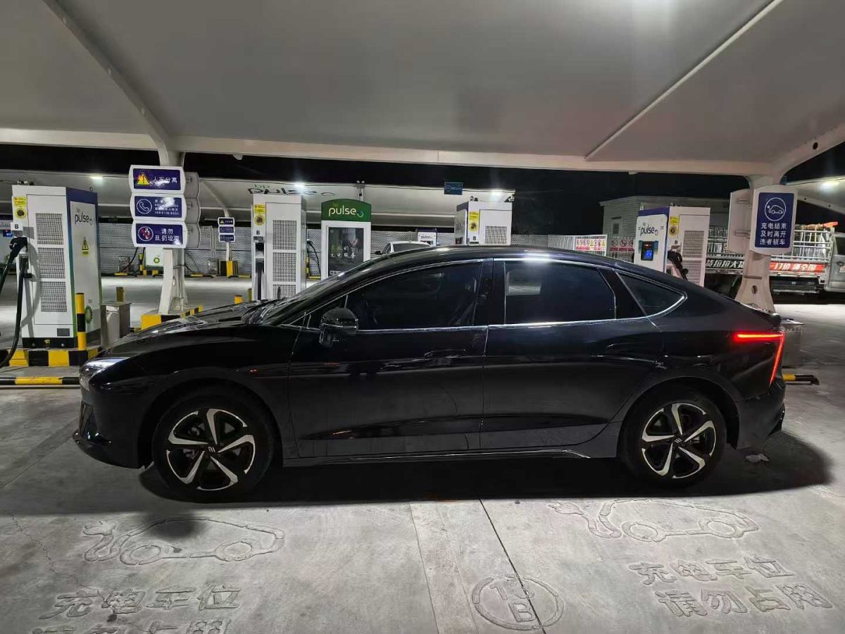 奔馳 奔馳GLC  2023款 GLC 300 4MATIC 轎跑SUV圖片