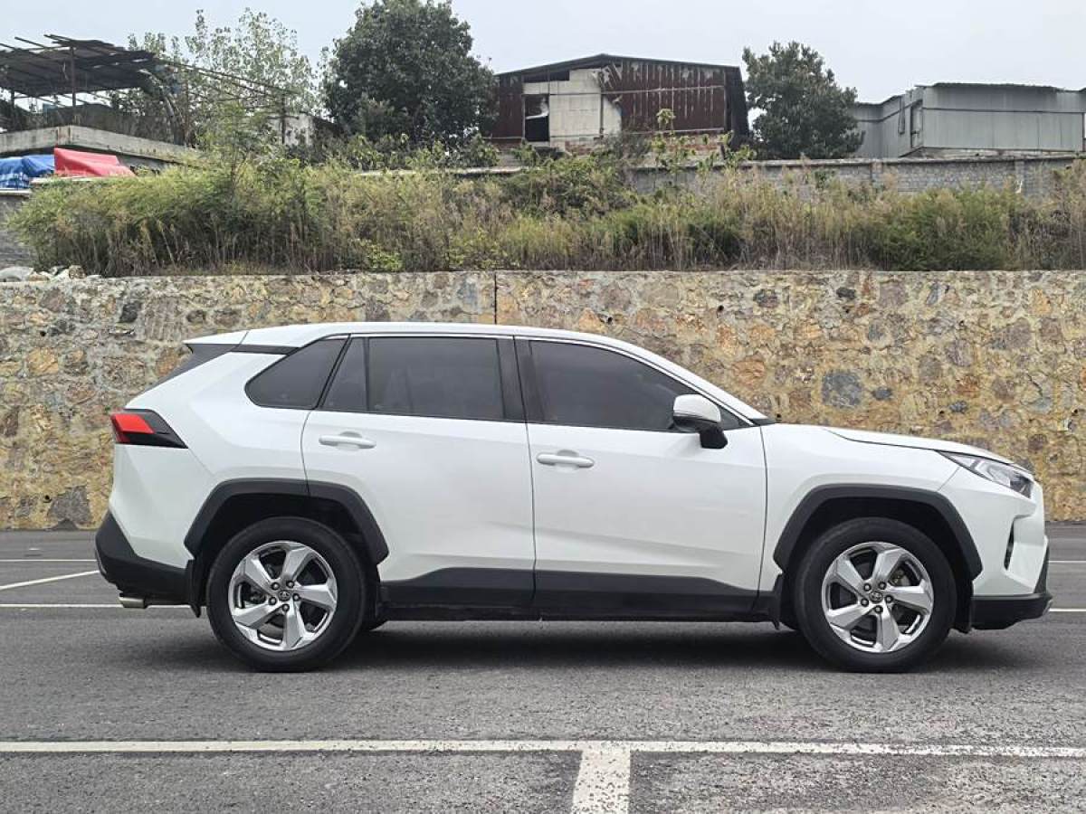 2020年10月豐田 RAV4榮放  2020款 2.0L CVT兩驅風尚PLUS版