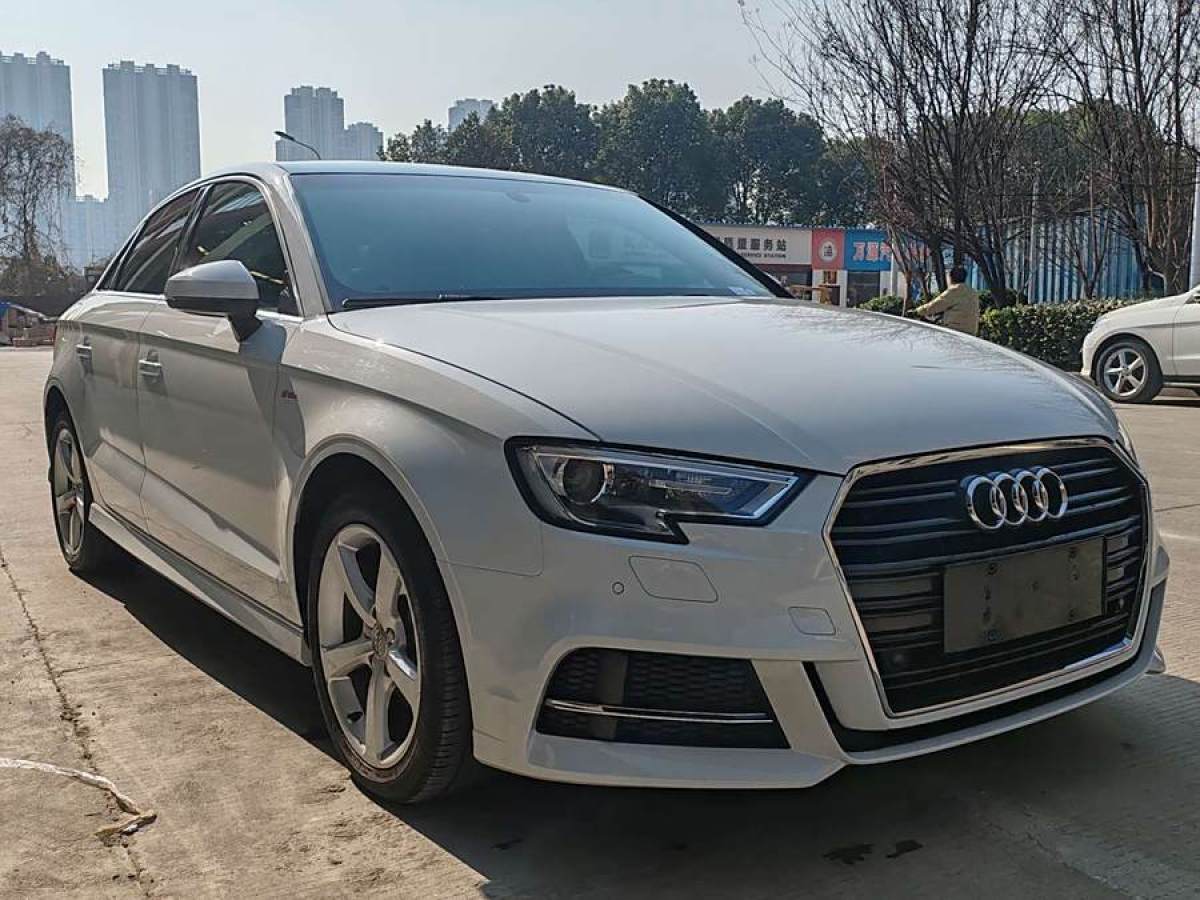 奧迪 奧迪A3  2018款 30周年年型 Limousine 35 TFSI 時(shí)尚型圖片