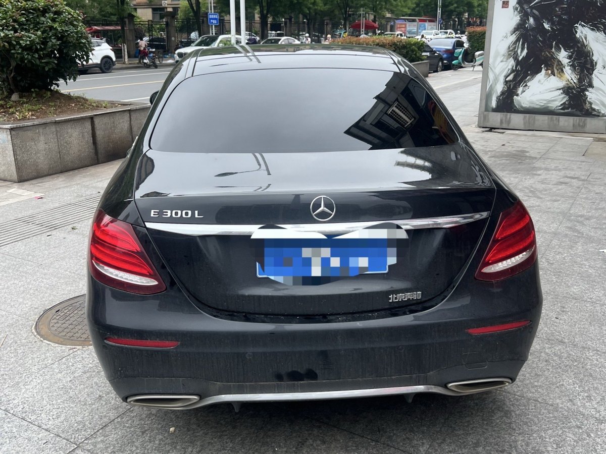 奔馳 奔馳E級  2020款 改款 E 300 L 運動殊享版圖片