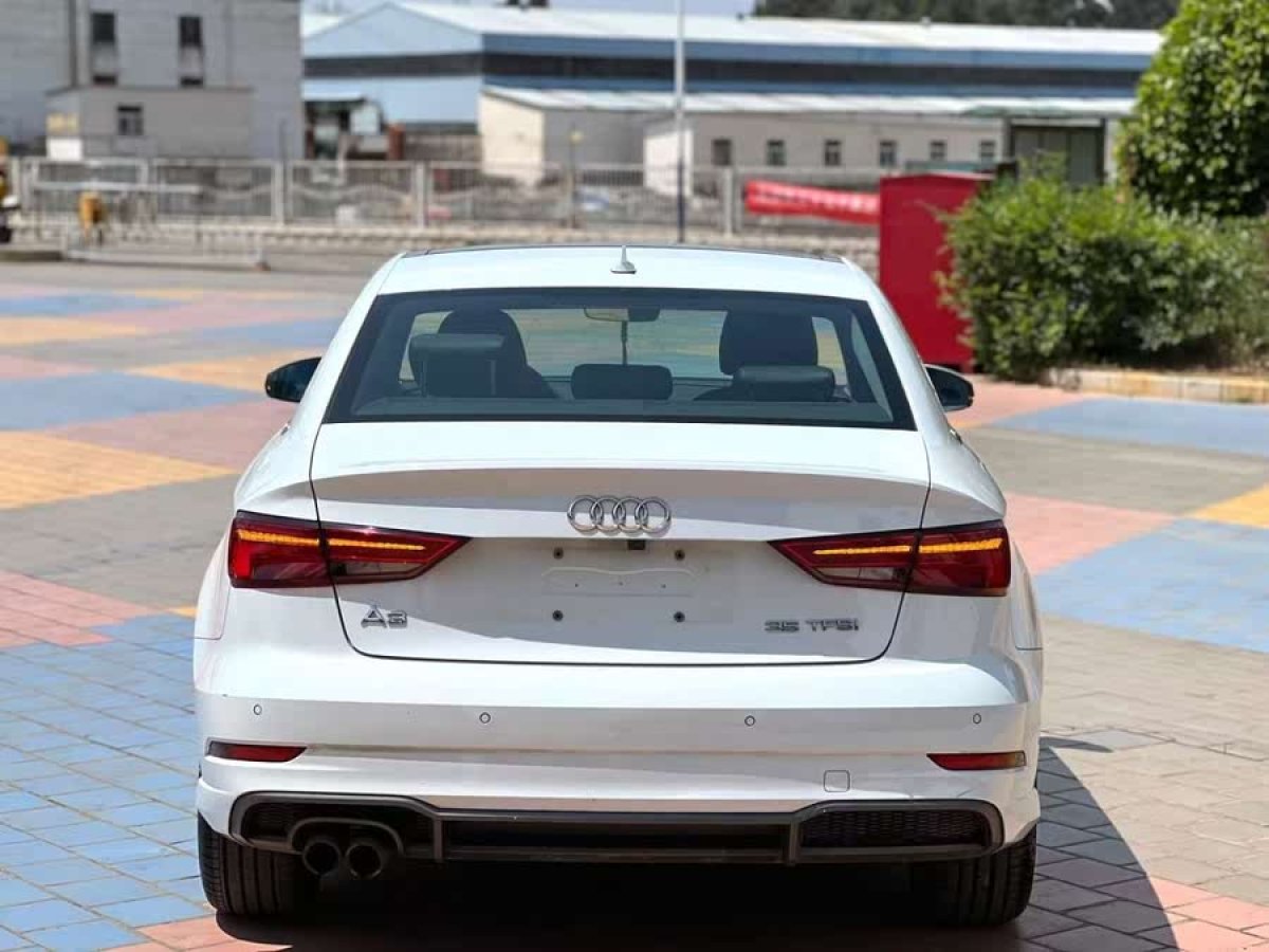 奧迪 奧迪A3  2018款 30周年年型 Limousine 35 TFSI 時(shí)尚型圖片