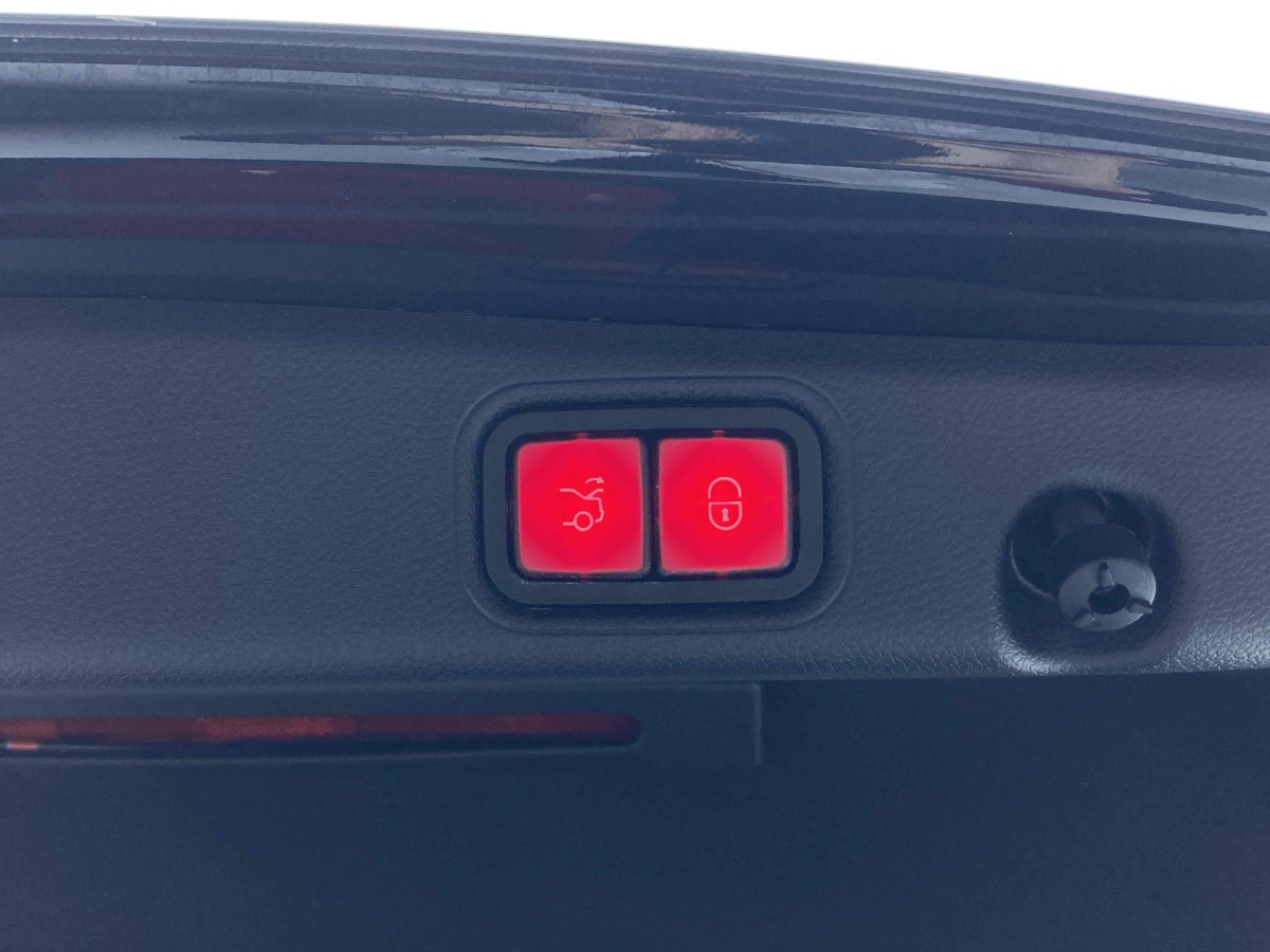2019年5月奔驰 奔驰E级  2019款 改款 E 300 L 豪华型