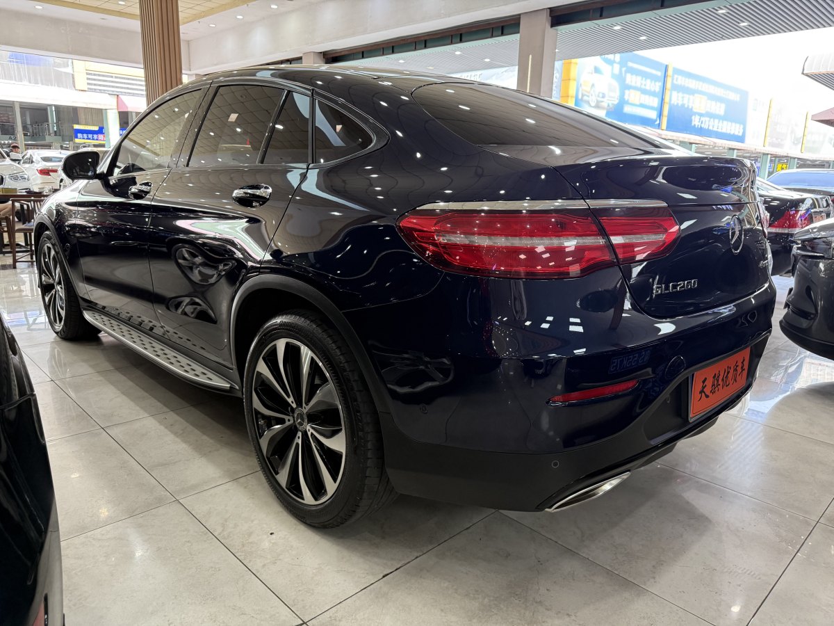 2018年10月奔馳 奔馳GLC  2021款 GLC 260 4MATIC 轎跑SUV