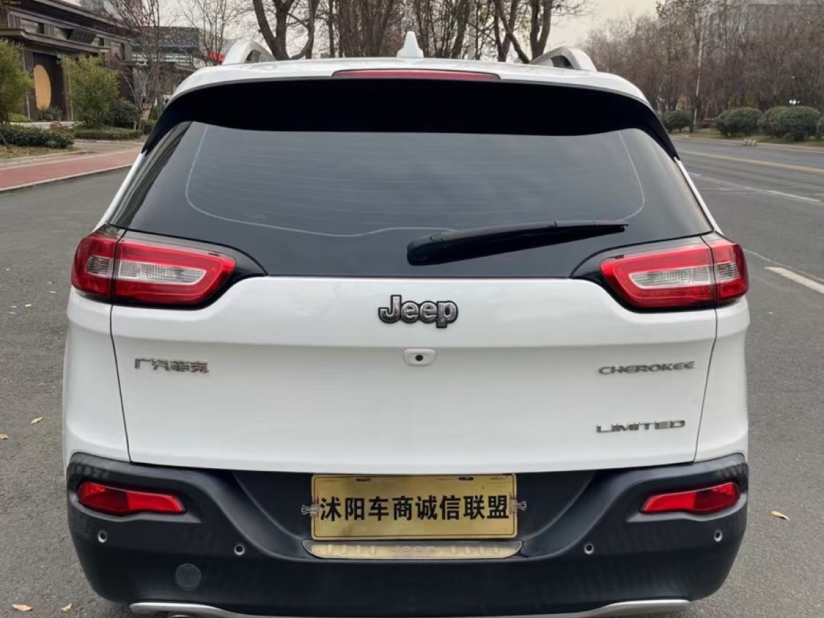 Jeep 自由光  2017款 2.0L 優(yōu)越版圖片