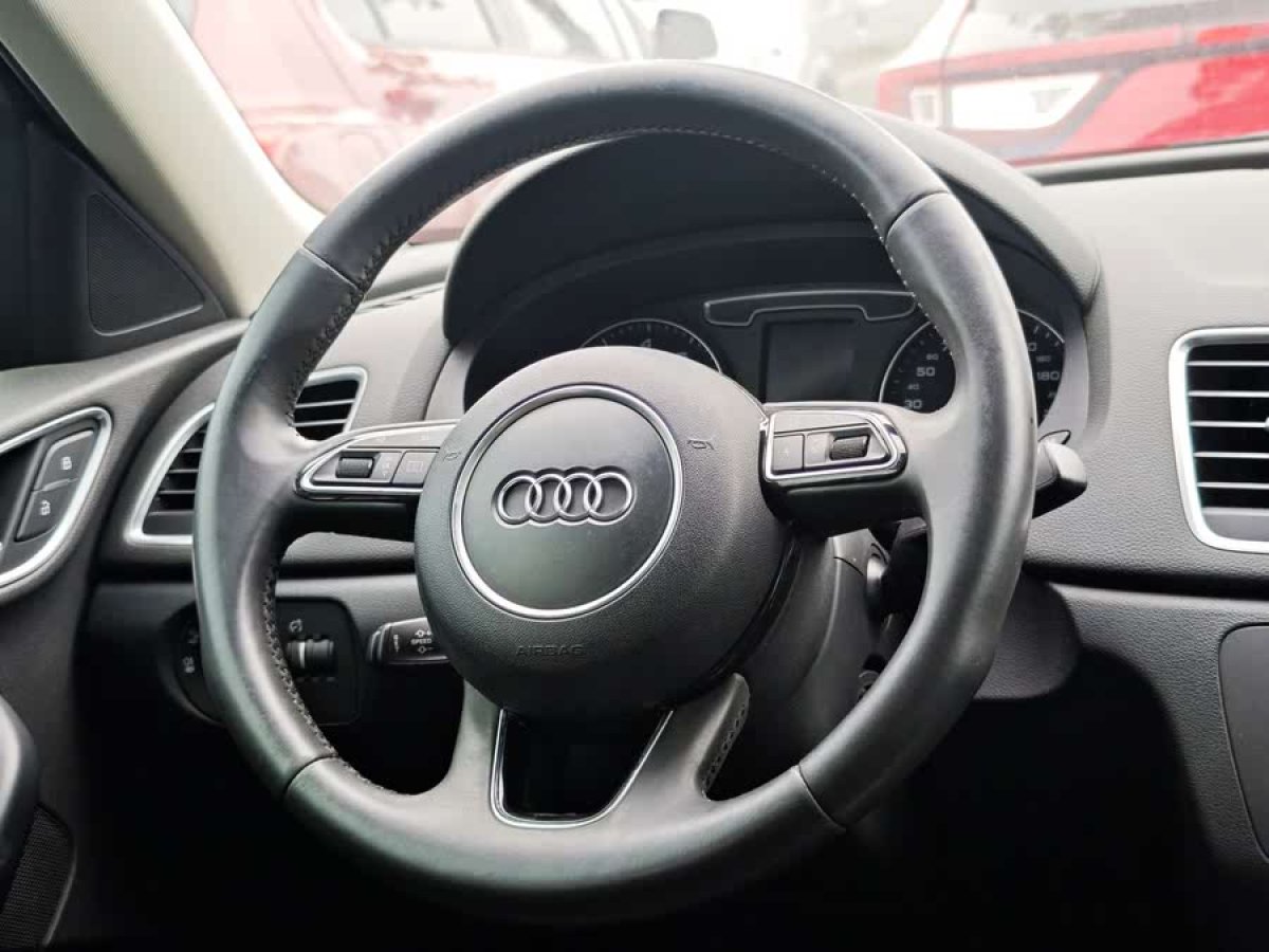 奧迪 奧迪Q3  2017款 30 TFSI 時(shí)尚型圖片