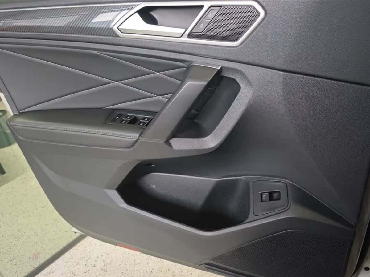 大眾 途觀L  2023款 改款 330TSI 自動兩驅(qū)R-Line越享版圖片