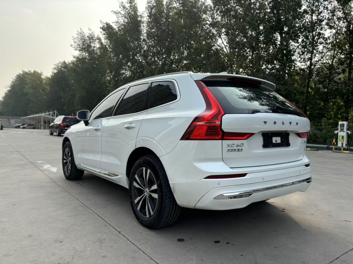 沃爾沃 XC60  2023款 B5 四驅(qū)智逸豪華版圖片