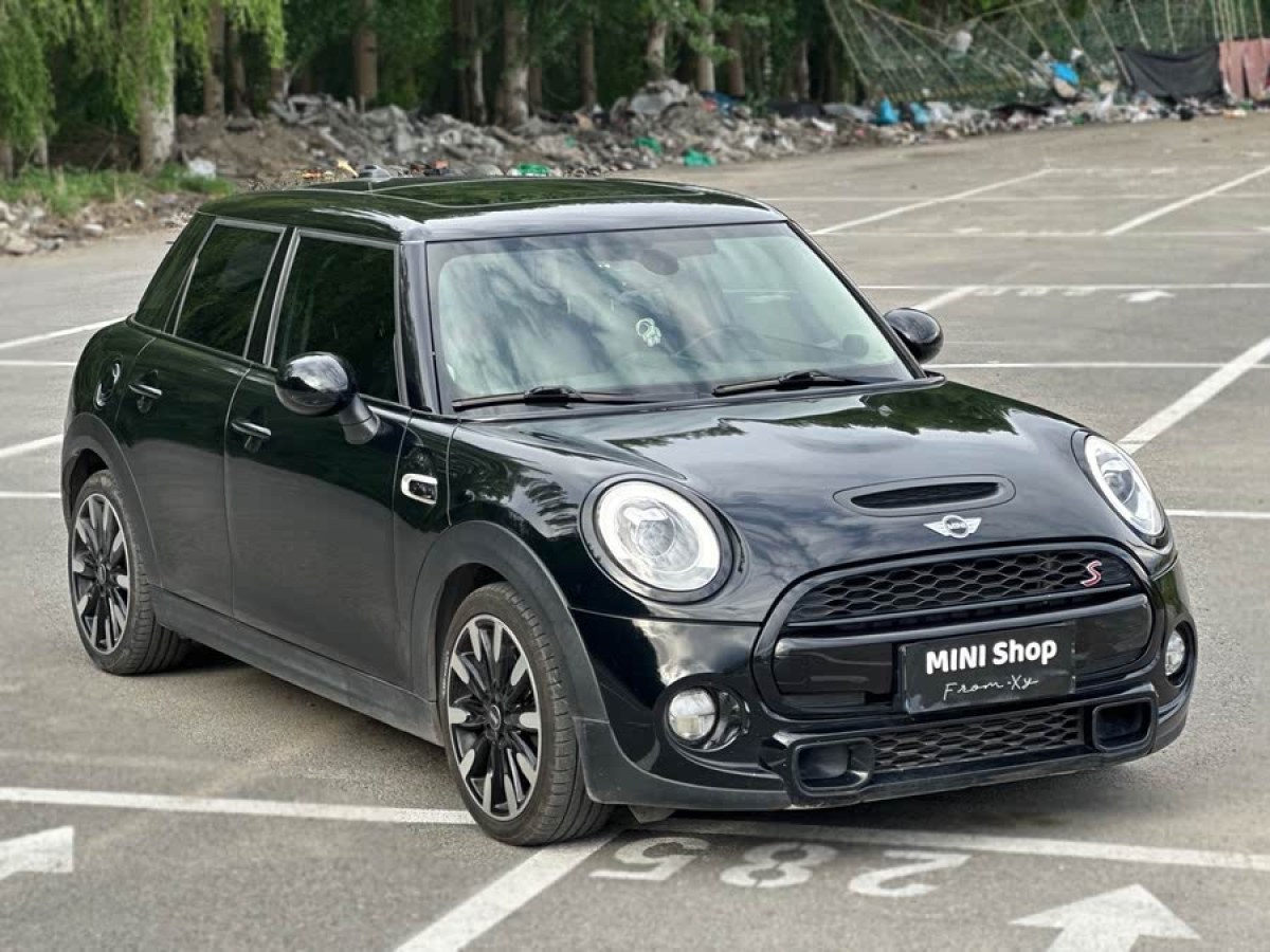 MINI MINI  2016款 2.0T COOPER S 表現(xiàn)派 五門版圖片