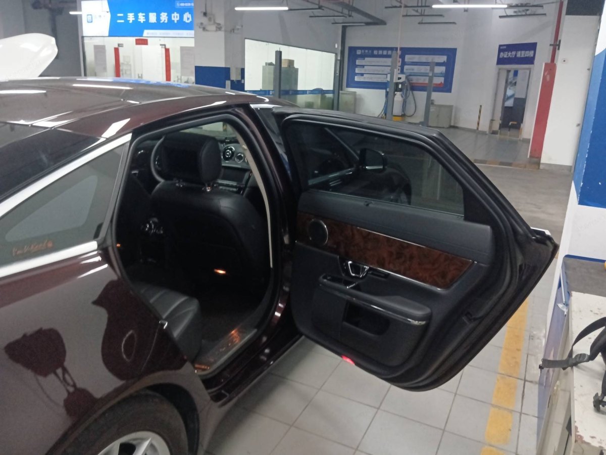 捷豹 XJ  2014款 XJL 3.0 SC 兩驅(qū)全景商務(wù)版圖片