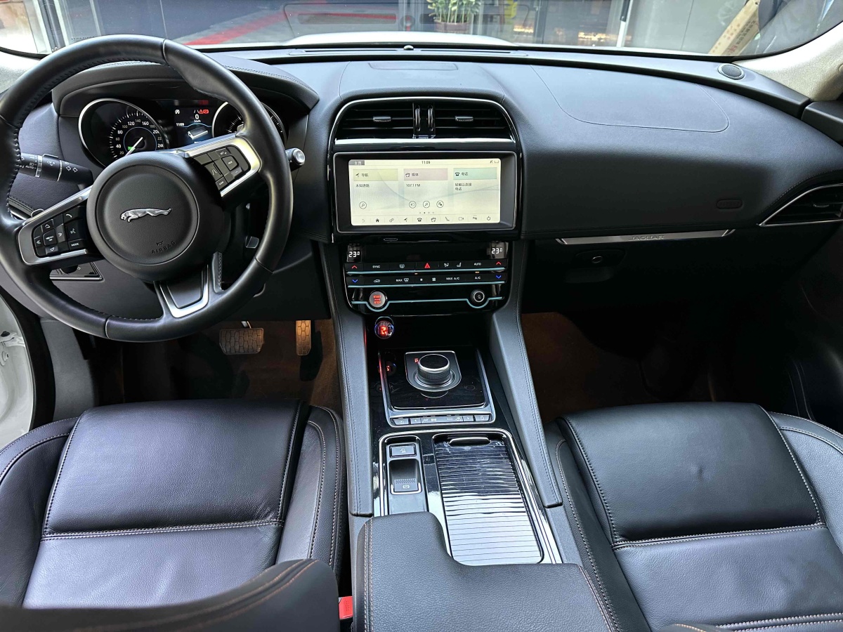 捷豹 F-PACE  2020款 2.0T 賽旗版圖片