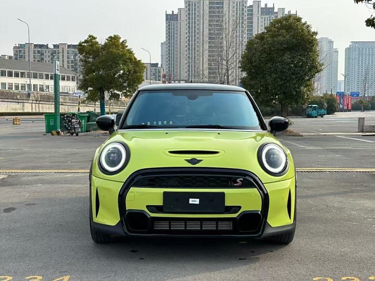 MINI MINI  2023款 改款 2.0T COOPER S 藝術(shù)家圖片