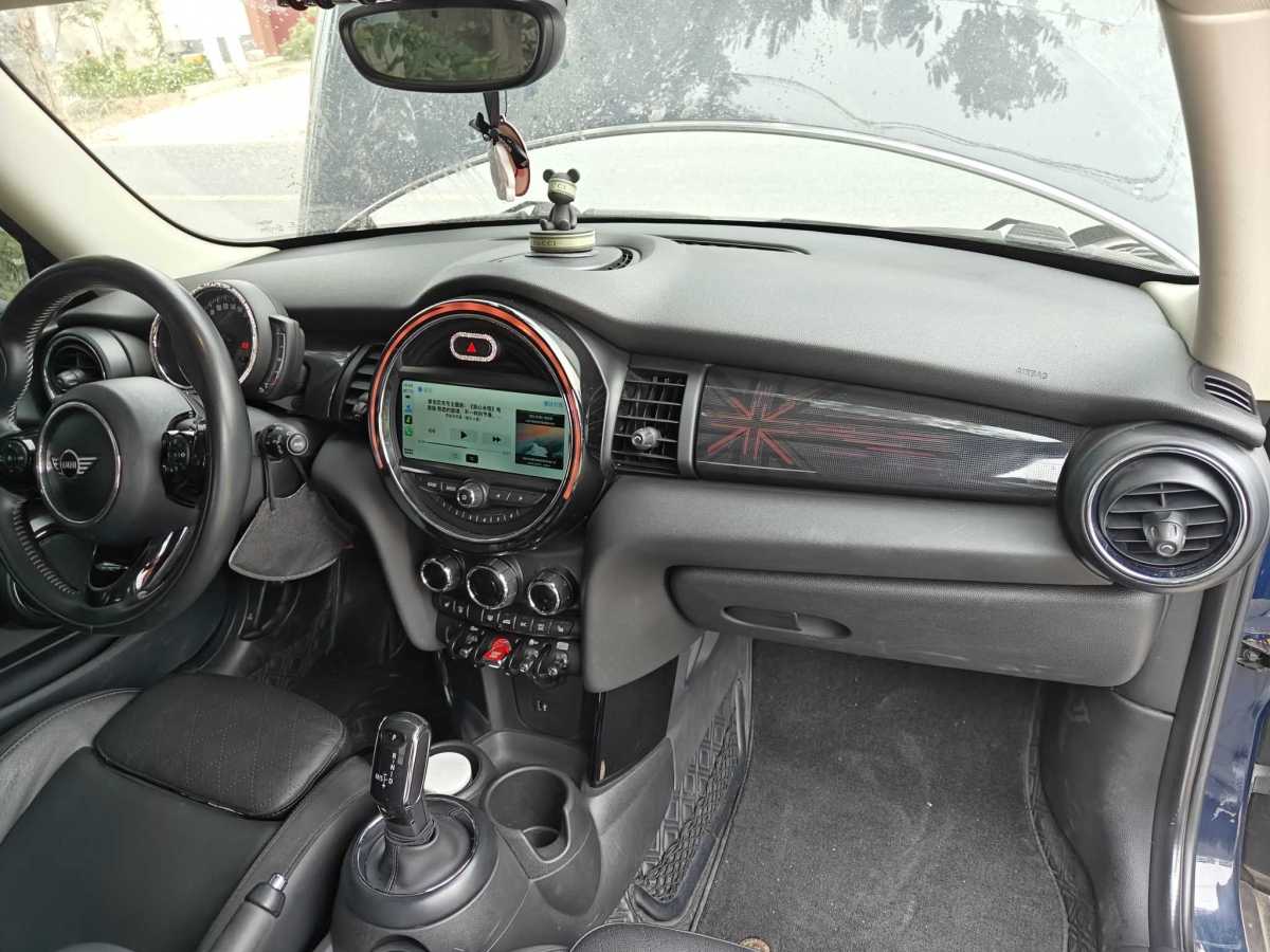 2019年7月MINI COUNTRYMAN  2018款 1.5T COOPER 藝術(shù)家