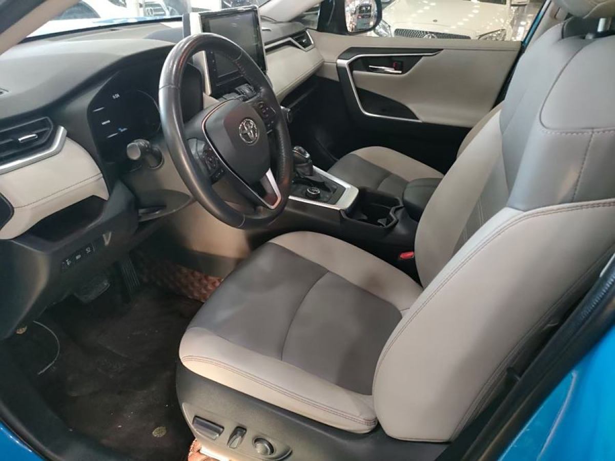 2019年11月豐田 RAV4榮放  2020款 2.0L CVT四驅(qū)尊貴版