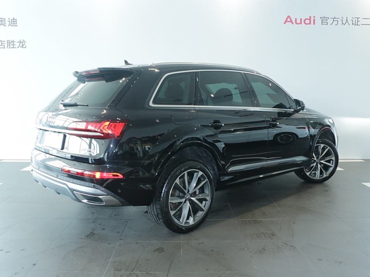 奧迪 奧迪Q7  2024款 55 TFSI quattro S line運(yùn)動(dòng)型圖片