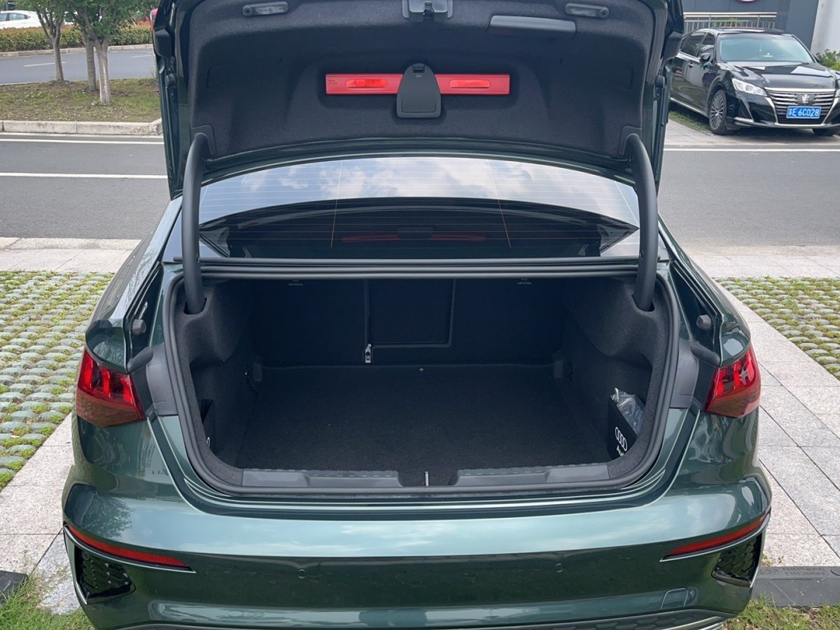 2023年9月奧迪 奧迪A3  2023款 改款 A3L Limousine 35 TFSI 時(shí)尚運(yùn)動(dòng)型