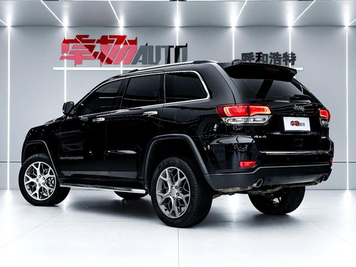 2022年1月Jeep 大切諾基  2020款 3.0L 精英導(dǎo)航版