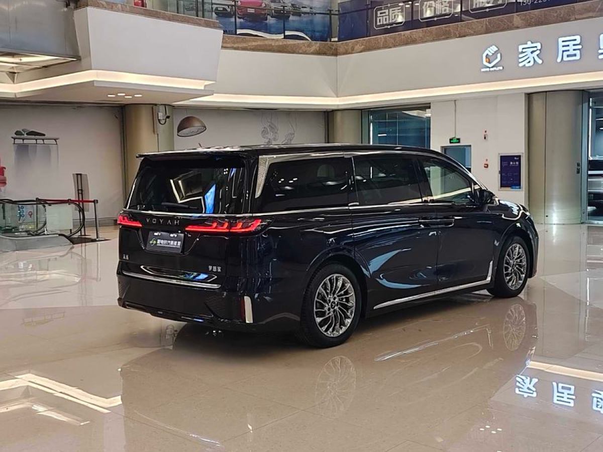 嵐圖 夢想家  2024款 PHEV 超長續(xù)航旗艦版圖片