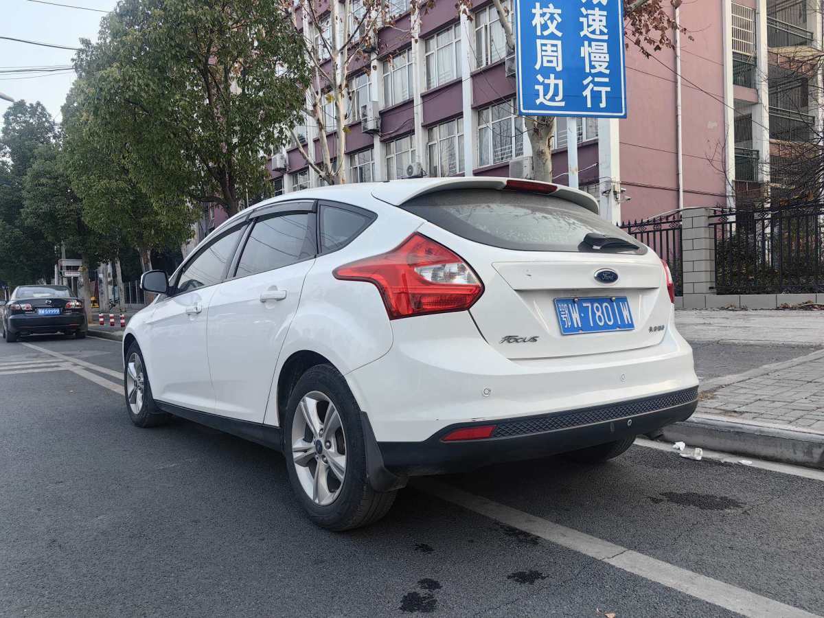 福特 ?？怂? 2012款 兩廂 1.6L 自動(dòng)風(fēng)尚型圖片