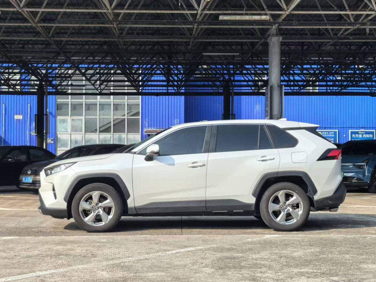 豐田 RAV4  2018款 榮放 2.0L CVT兩驅(qū)風(fēng)尚版圖片