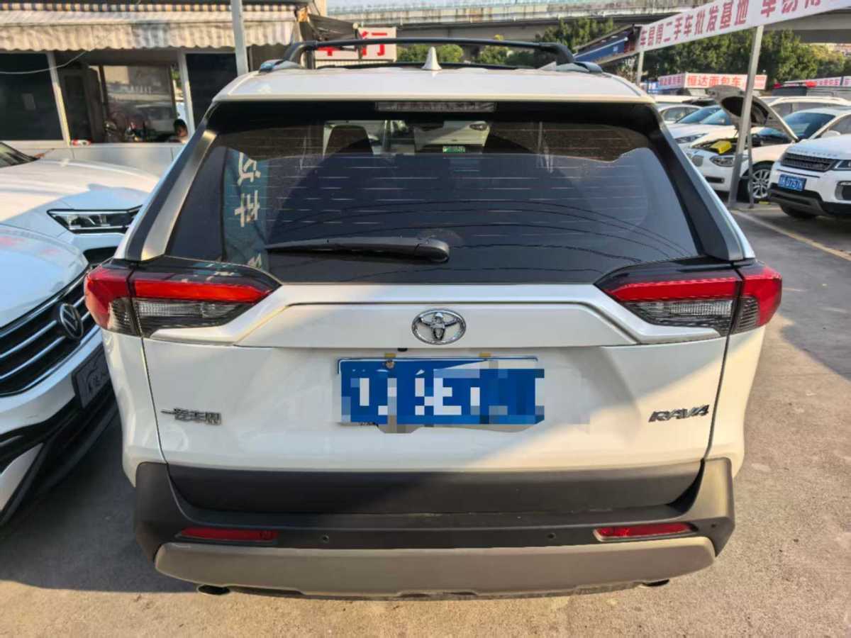 豐田 RAV4  2018款 榮放 2.0L CVT兩驅(qū)風(fēng)尚版圖片