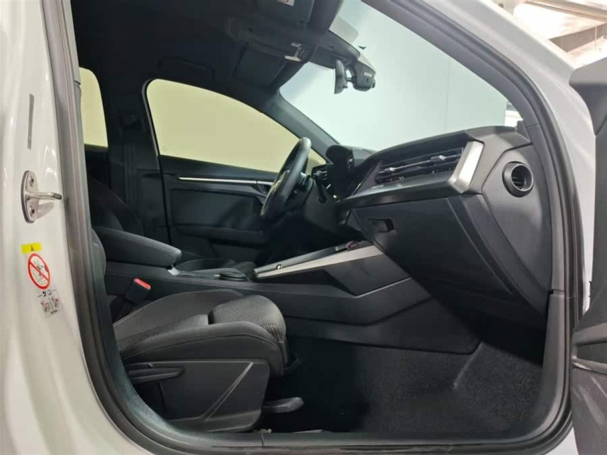 奧迪 奧迪A3  2022款 Sportback 35 TFSI 進(jìn)取運(yùn)動(dòng)型圖片