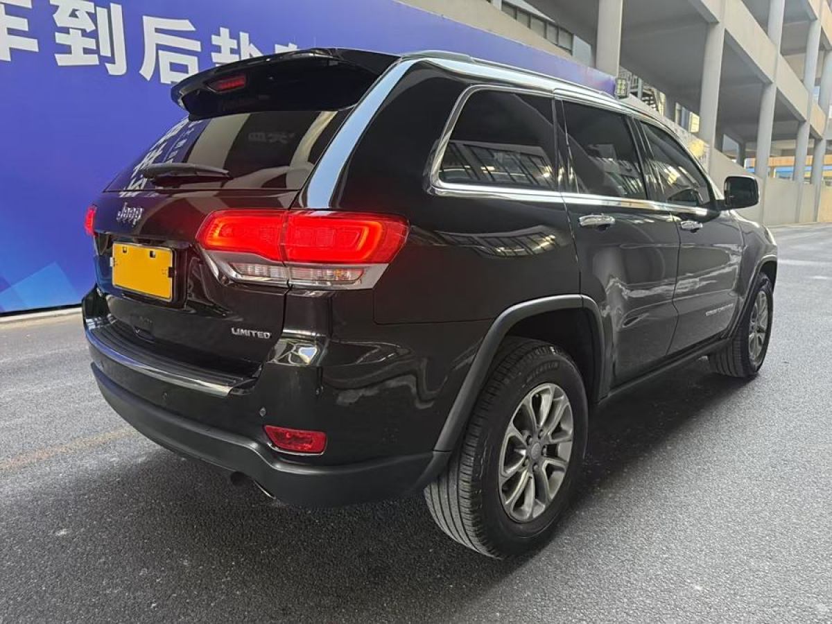 Jeep 大切諾基  2014款 3.0L 舒享導(dǎo)航版圖片