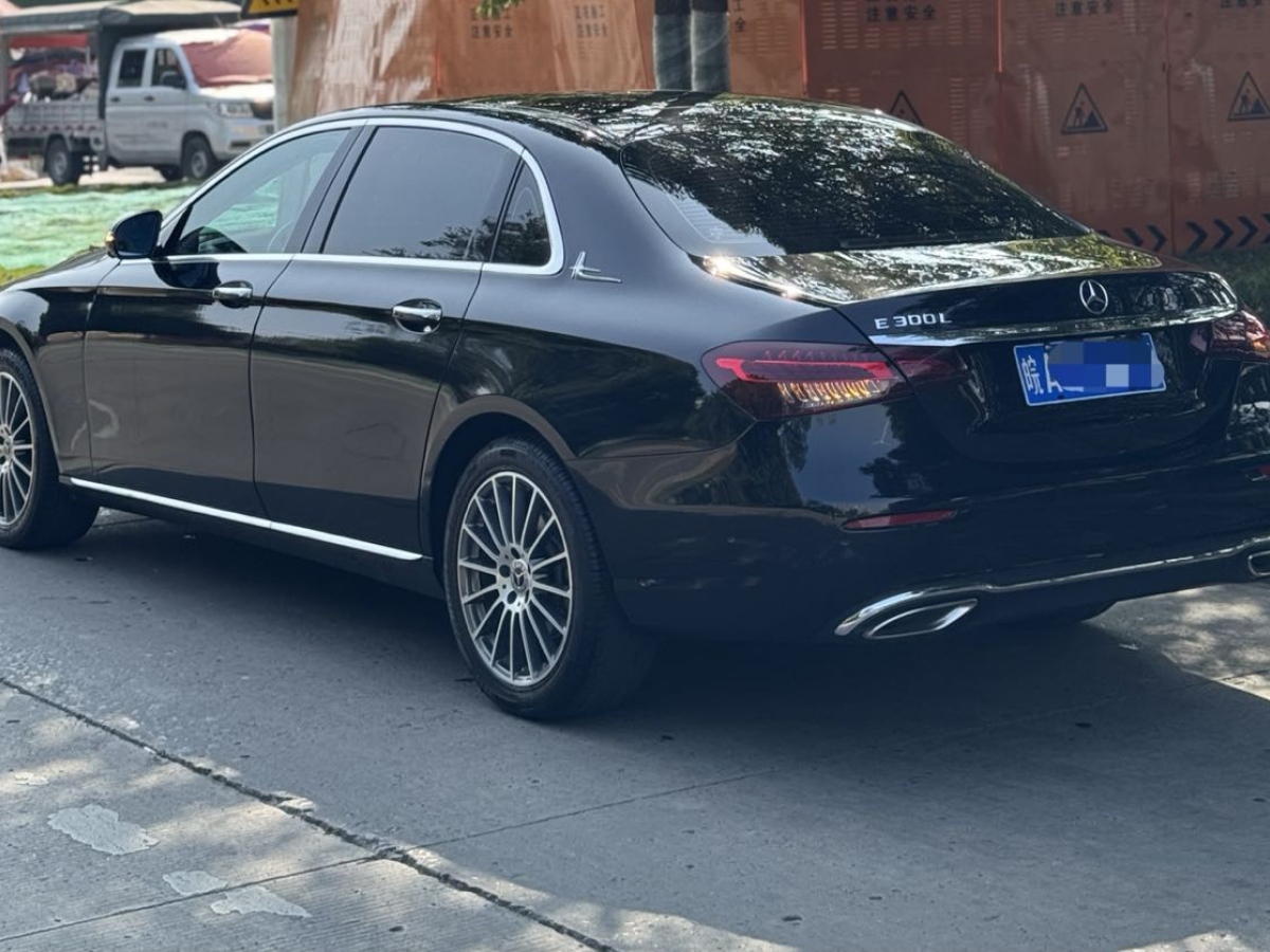 奔馳 奔馳E級(jí)  2023款 E 260 4MATIC 轎跑車圖片