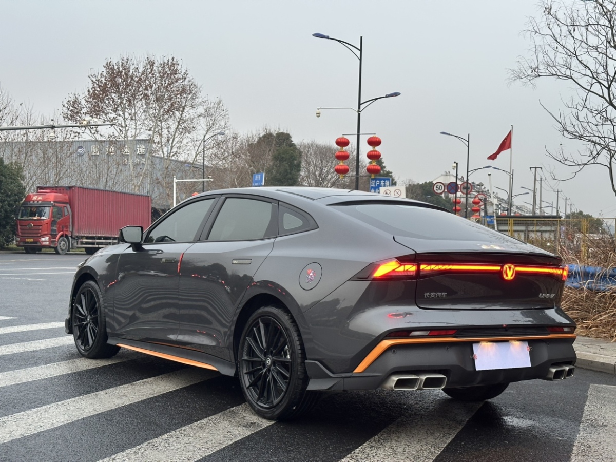 長(zhǎng)安 長(zhǎng)安UNI-V  2024款 1.5T 尊貴運(yùn)動(dòng)型圖片