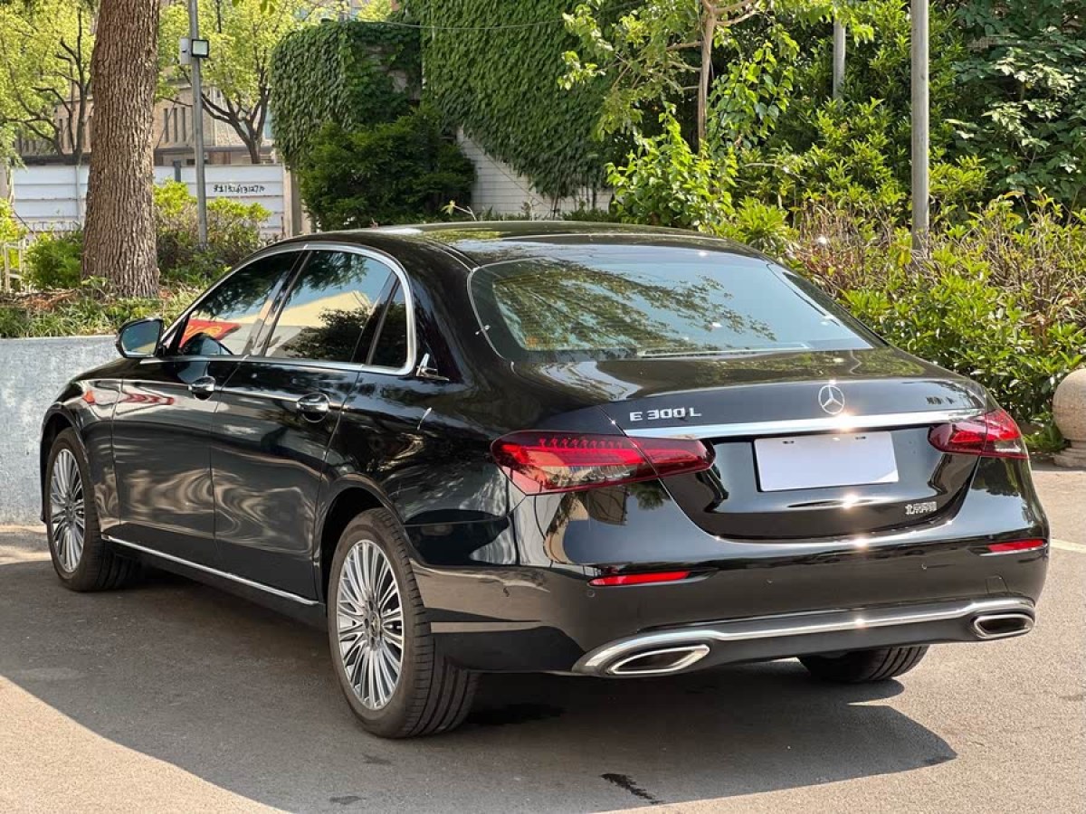 奔馳 奔馳E級(jí)  2023款 改款 E 300 L 豪華型圖片