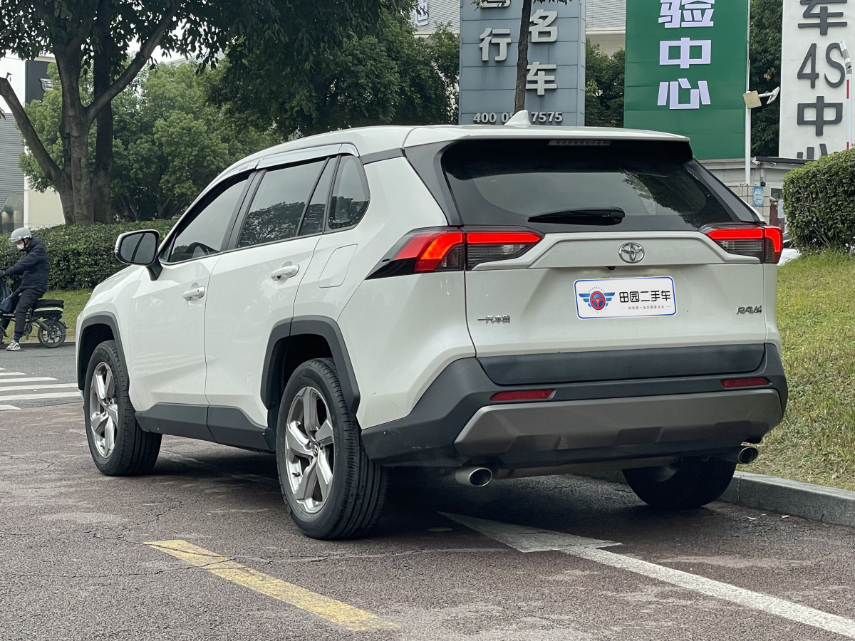 豐田 RAV4  2018款 榮放 2.0L CVT兩驅(qū)風(fēng)尚版圖片