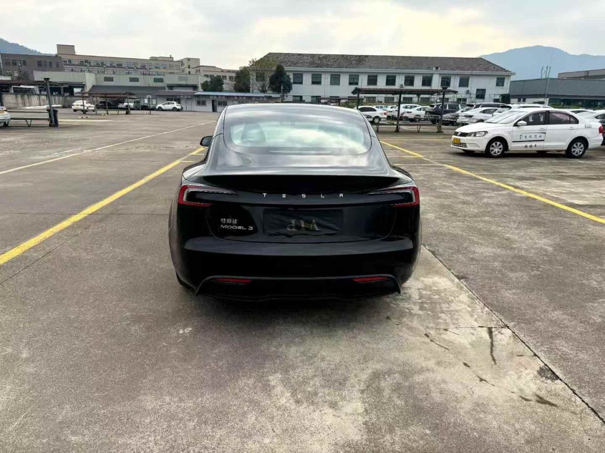 特斯拉 Model S  2023款 三電機(jī)全輪驅(qū)動(dòng) Plaid版圖片