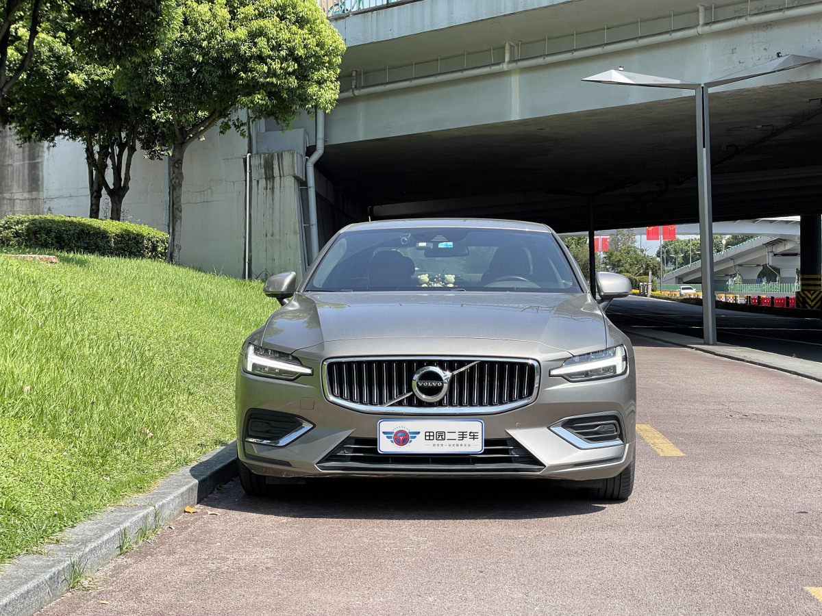 沃尔沃 S60L  2022款 B4 智逸豪华版图片