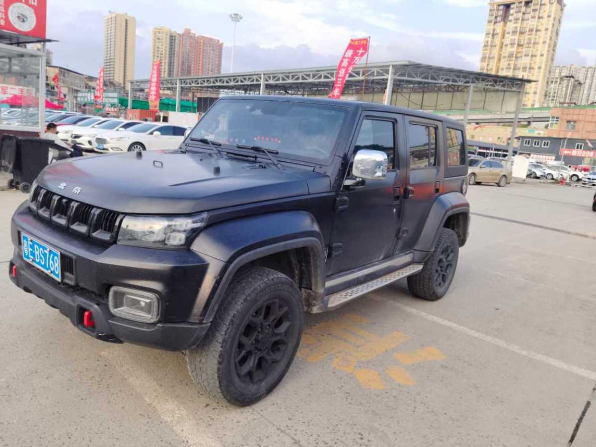 北京 BJ40  2021款 2.0D 自動(dòng)四驅(qū)刀鋒英雄版?zhèn)b客型圖片